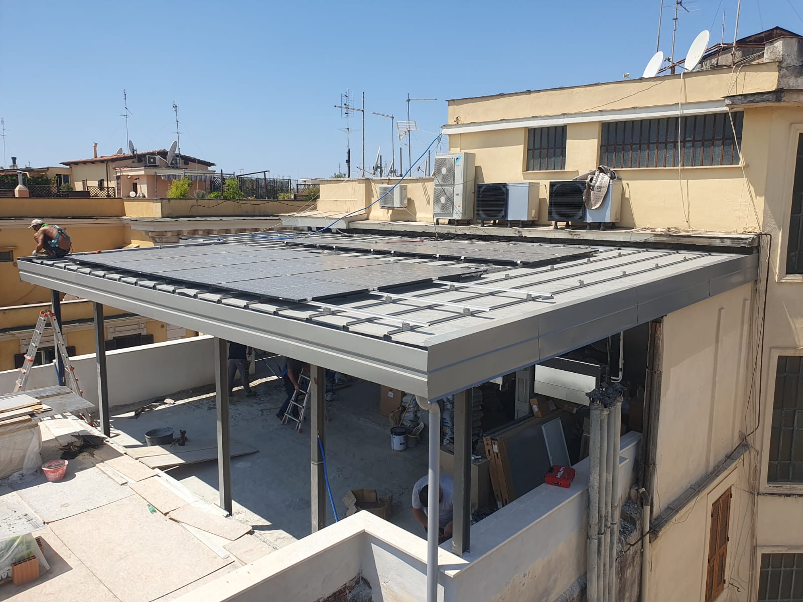 Consulenza, progettazione e realizzazione di una copertura per riqualificazione ed efficientamento energetico tetto